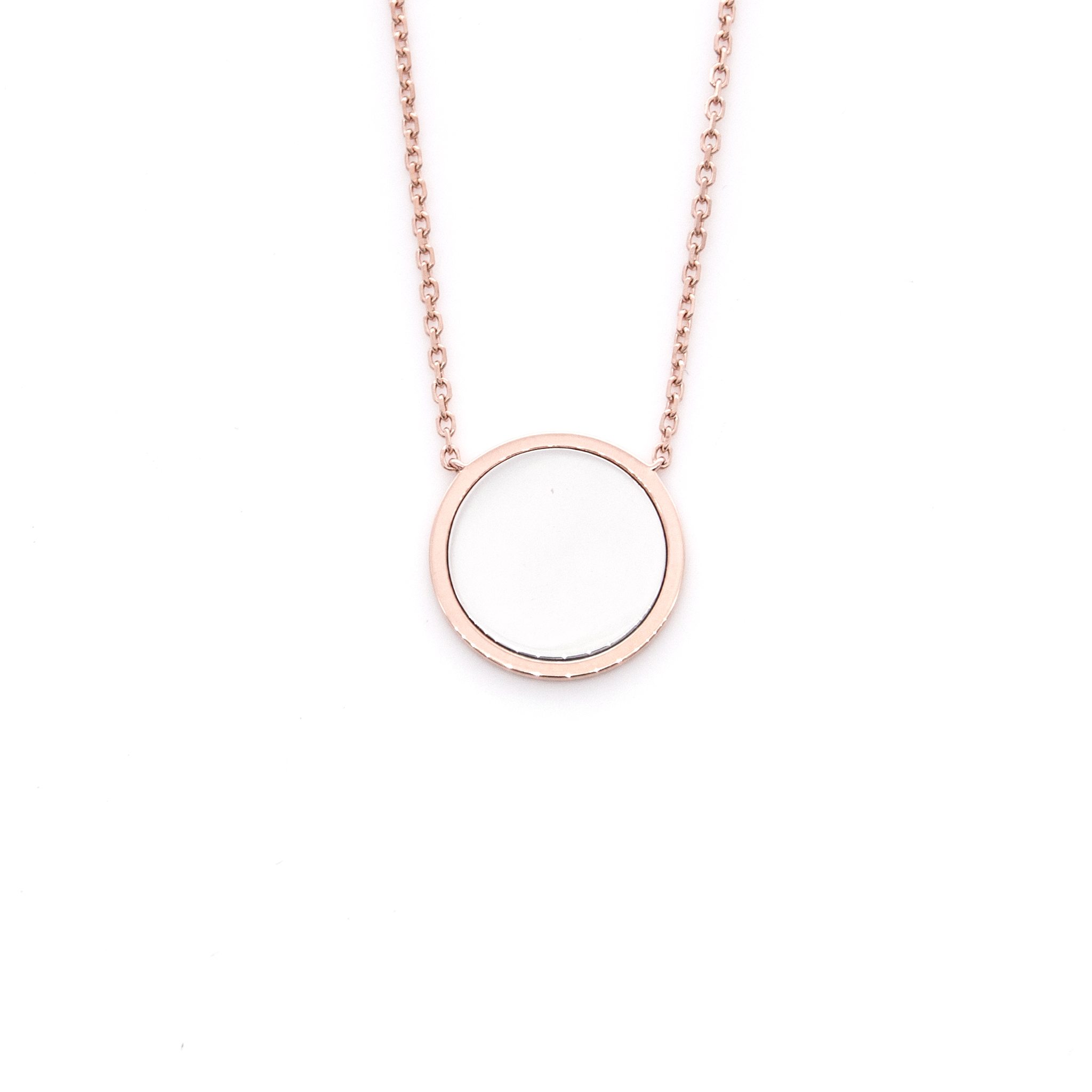 Round Pendant w Chain