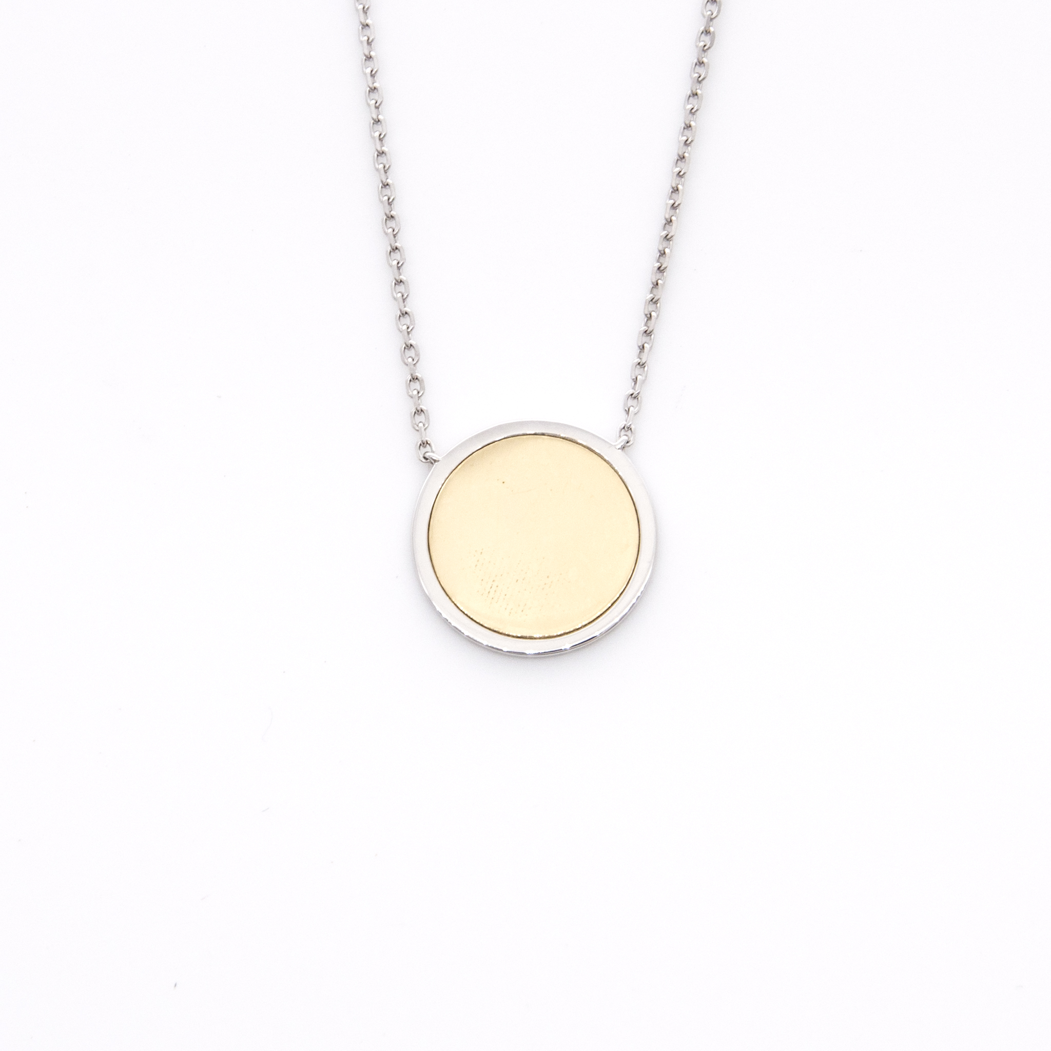 Round Pendant w Chain