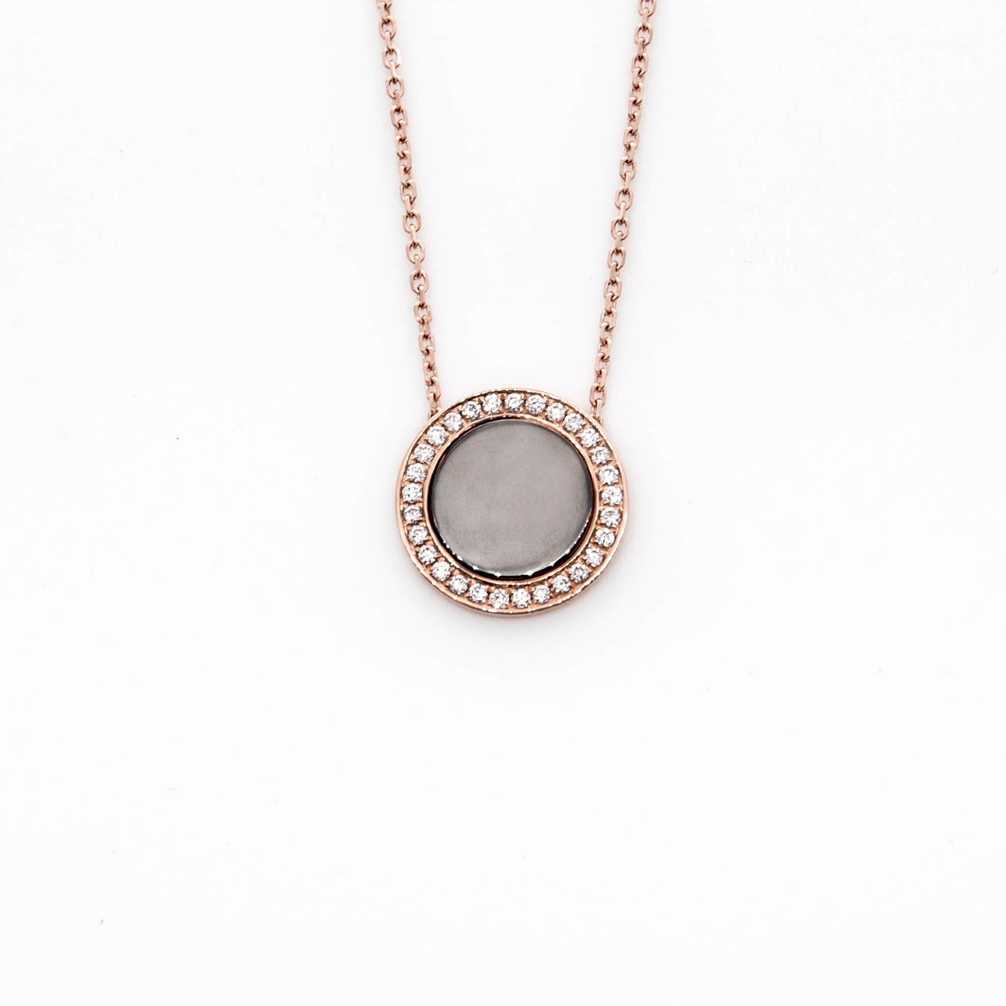 Round Diamond Pendant w Chain